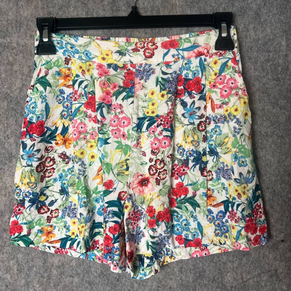H&M Woman‎ Size 2 floral high waist shorts